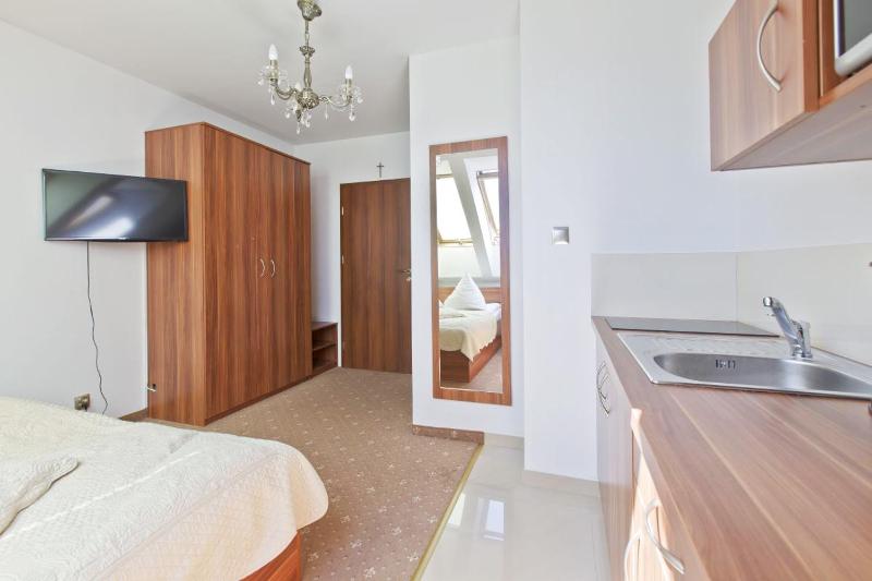 Double Room image 3