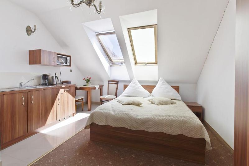 Double Room image 4