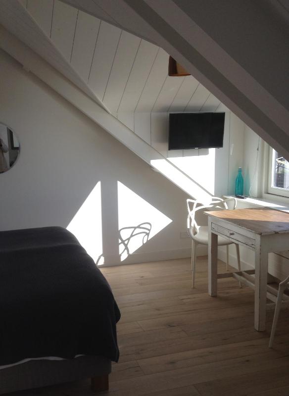 Standard Double Room image 3