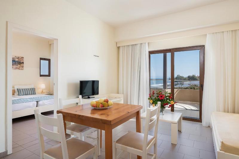 One-Bedroom Apartment with Sea View image 4