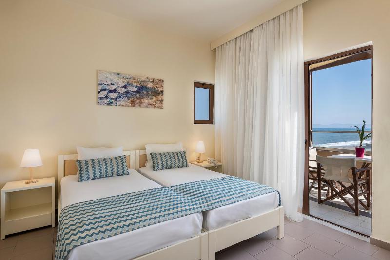 One-Bedroom Apartment with Sea View image 1