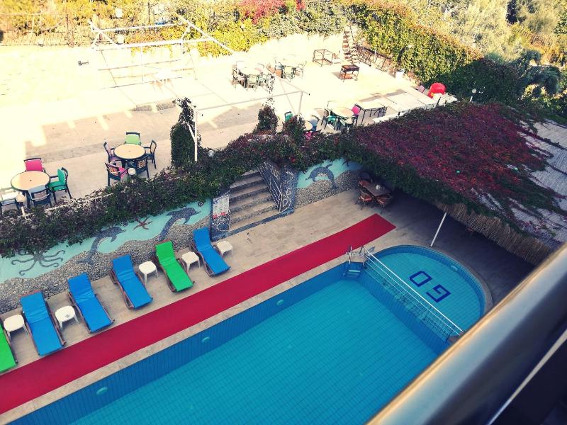 Double Room with Pool View image 2