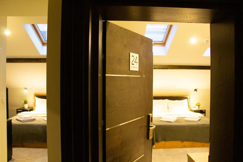 Deluxe Family Suite image 2