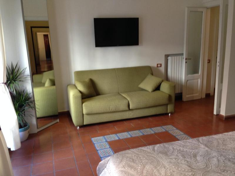 One-Bedroom Apartment - Separate Building image 3