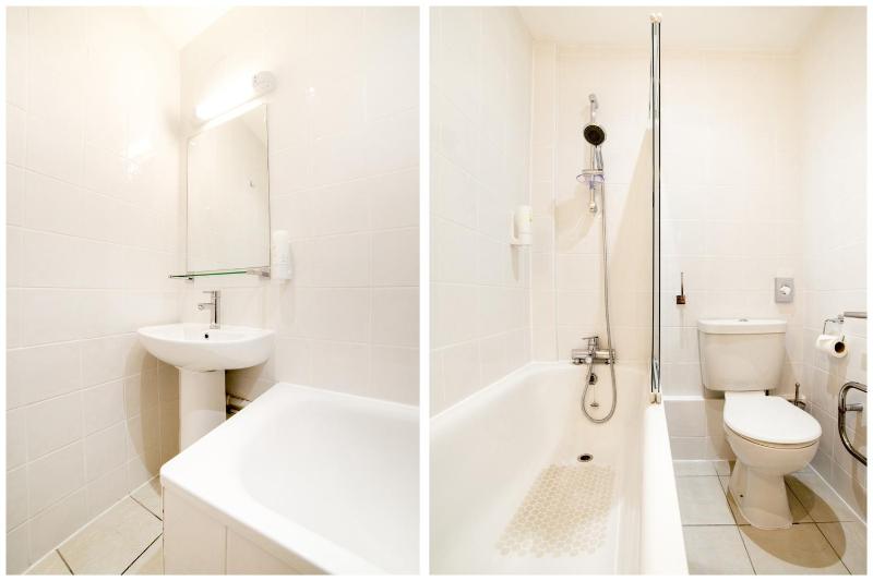 Standard King Room image 2