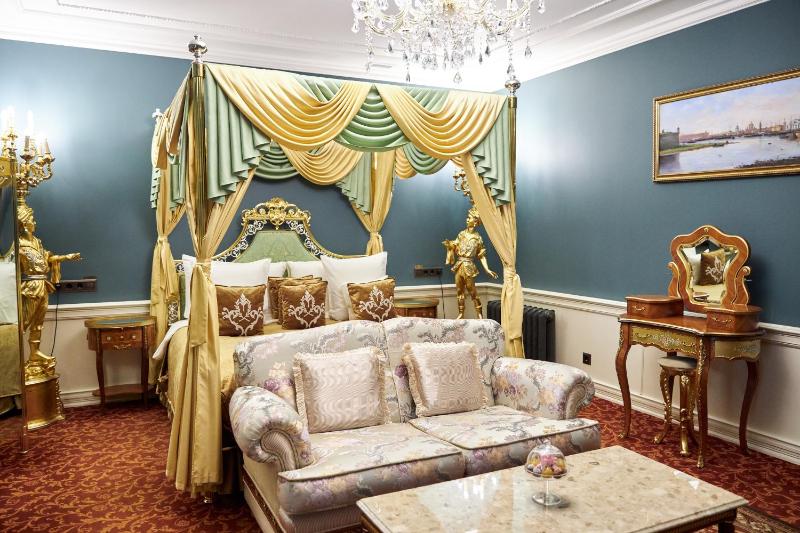 Suite with Courtyard View image 2