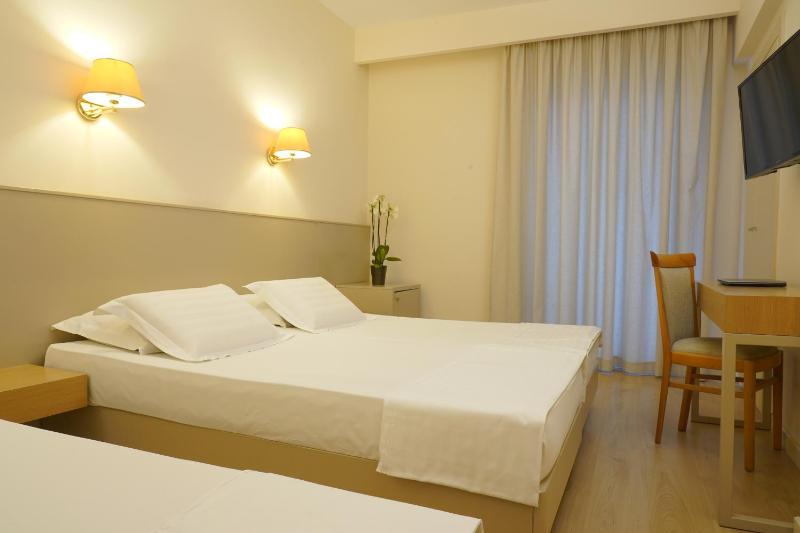 Comfort Triple Room image 3