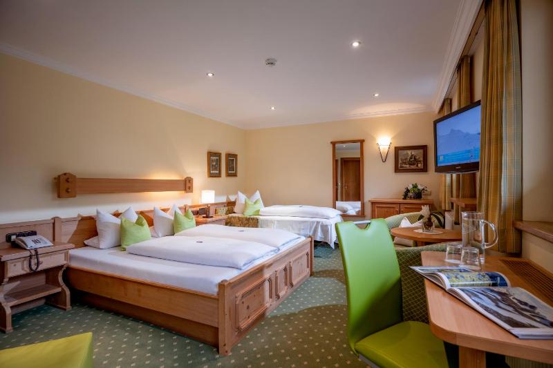 Triple Room with Balcony image 2