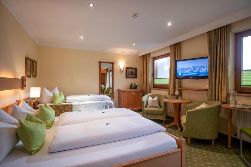 Triple Room with Balcony image 1