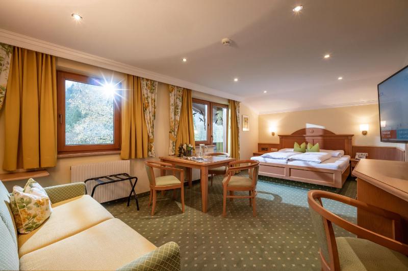 Junior Suite with Balcony image 1