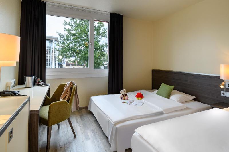 Standard Double Room with Sofa image 2