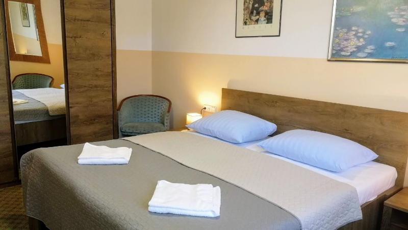 Double Room image 4