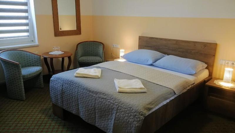 Double Room image 3