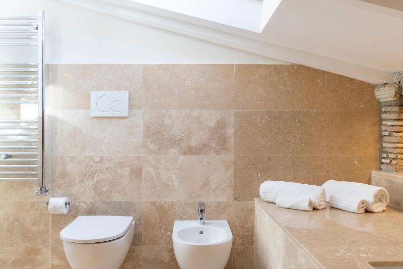 Superior Double or Twin Room - Attic image 3