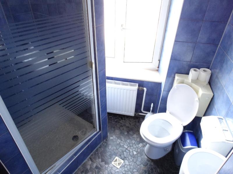 Economy Quadruple Room with Shared Bathroom image 2