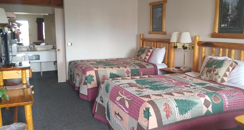 Deluxe Queen Room with Two Queen Beds image 2