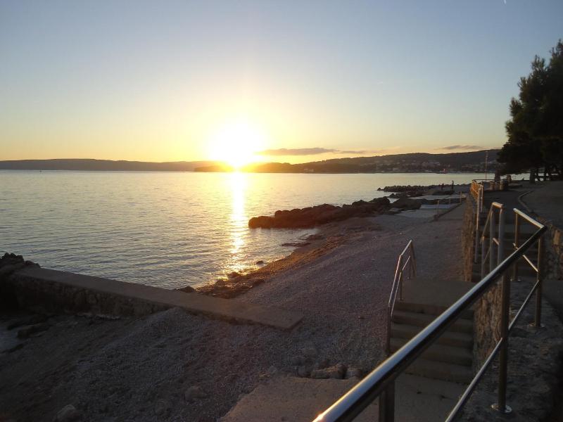 One-Bedroom Apartment with Sea View image 2