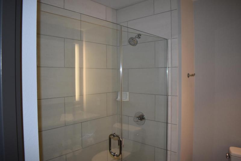King Room - Non-Smoking image 3