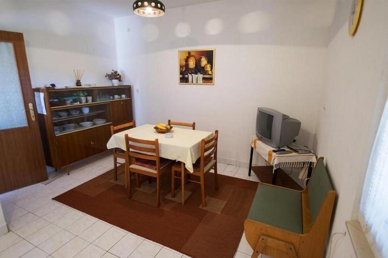 Three-Bedroom Apartment with Terrace image 3