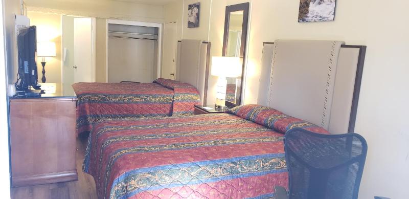 Double Room with Two Full Beds - Non-Smoking image 3