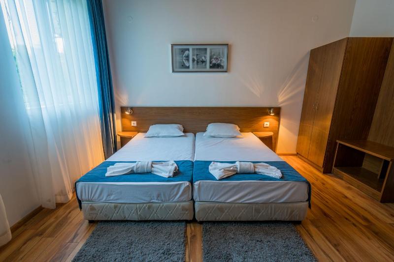 One-Bedroom Suite image 3
