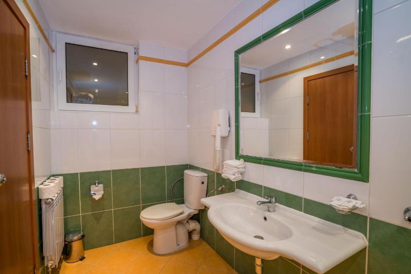 One-Bedroom Suite image 4