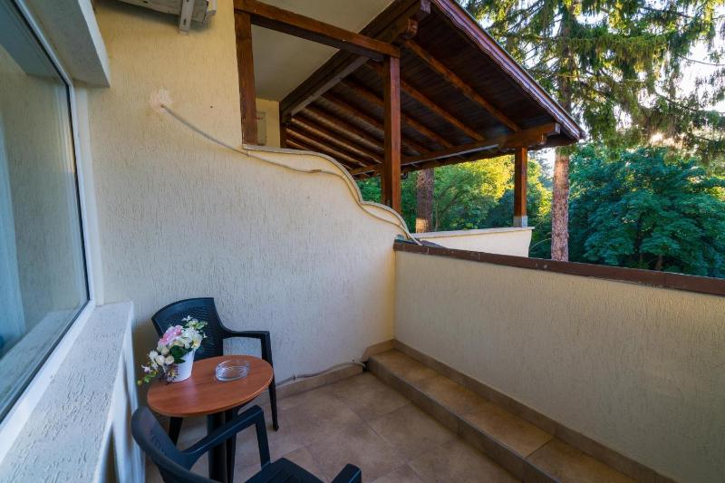 Twin Room with Balcony image 3