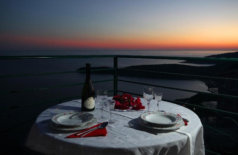 Two-Bedroom Apartment with Terrace and Sea View (5 Adults) image 2