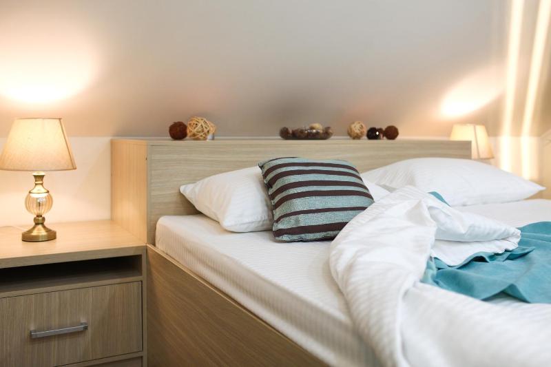 Deluxe Double Room with Balcony image 3