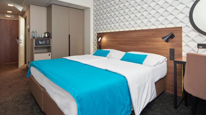 Deluxe Double Room with Free Pool Access image 3
