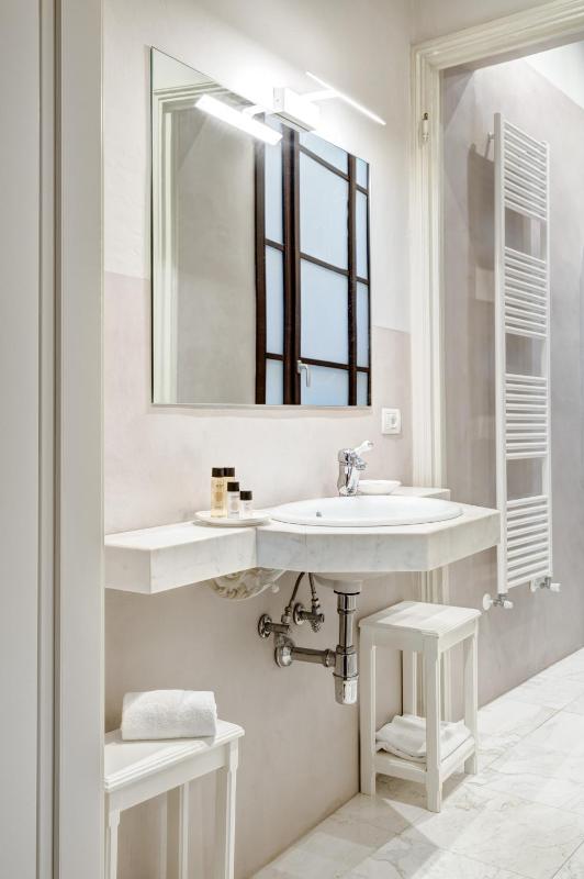 Standard Double Room image 3