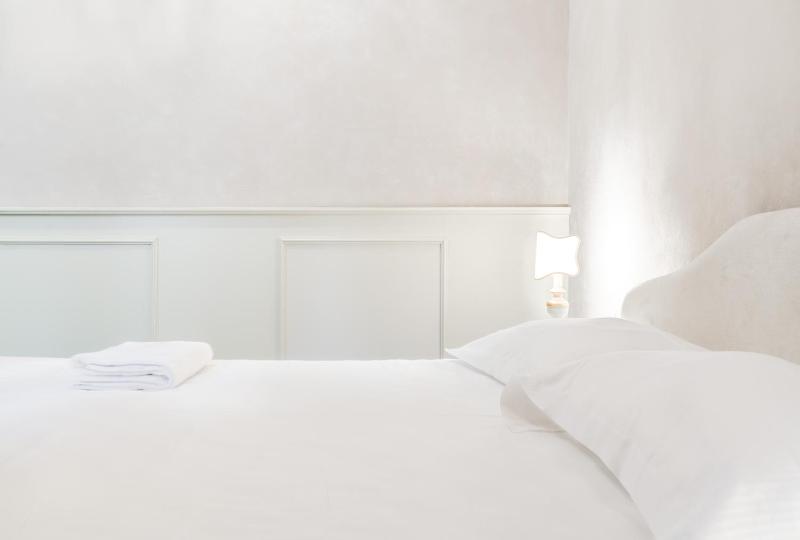 Deluxe Double Room image 3