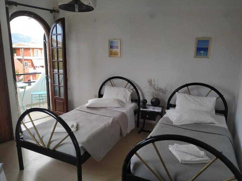 Standard Twin Room image 2