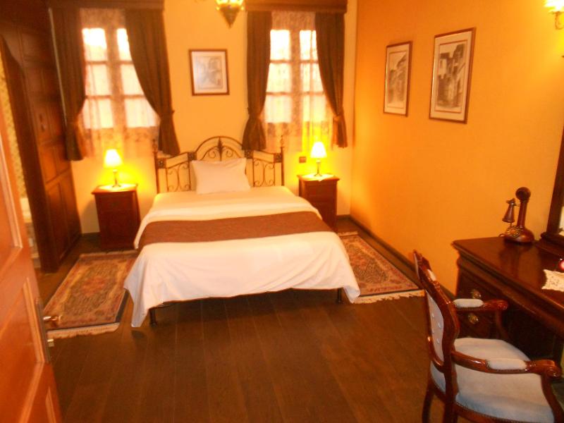 Deluxe Single Room image 3