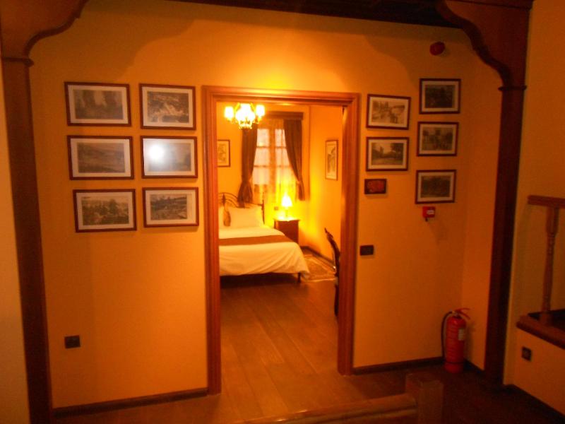 Deluxe Double Room image 2