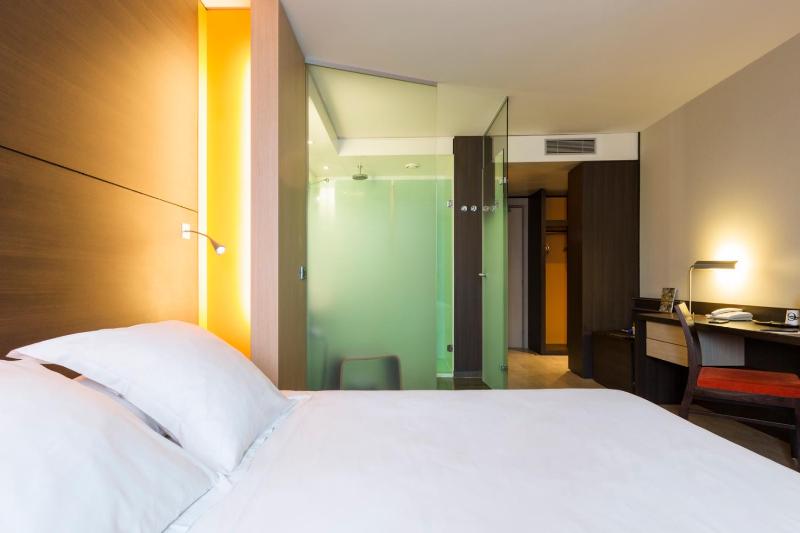 Twin Room image 2