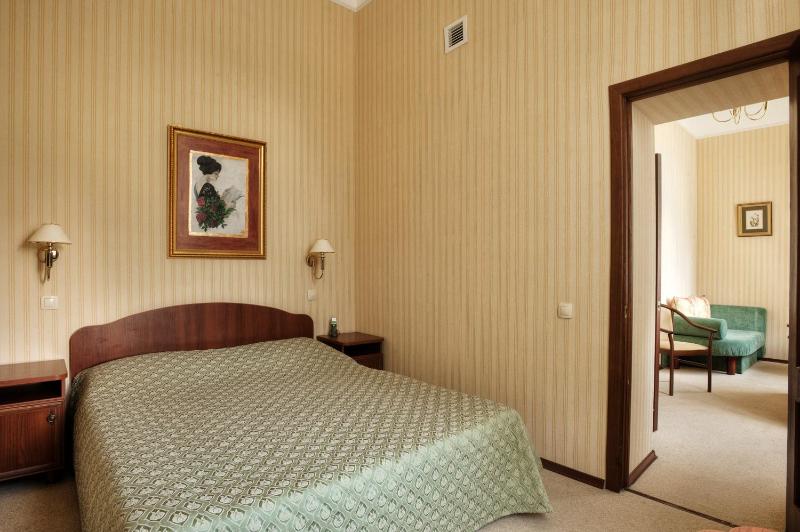 Comfort Triple Room image 3