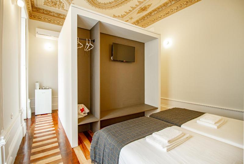 Deluxe Family Room image 2