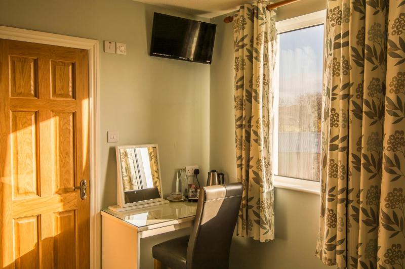 Comfort Triple Room with Shower image 3