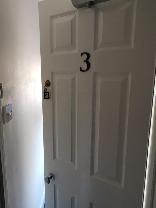 Twin Room with Bathroom image 1