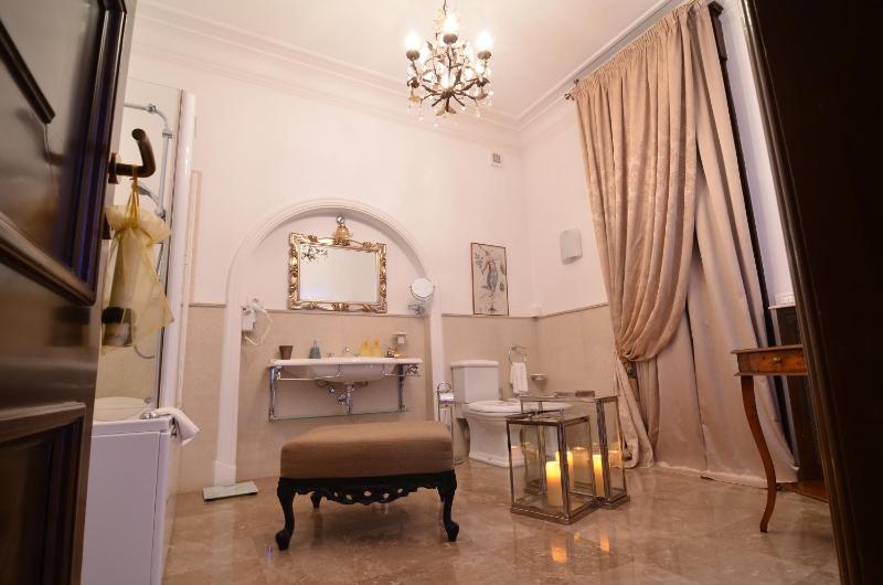 Premium Double Room image 3