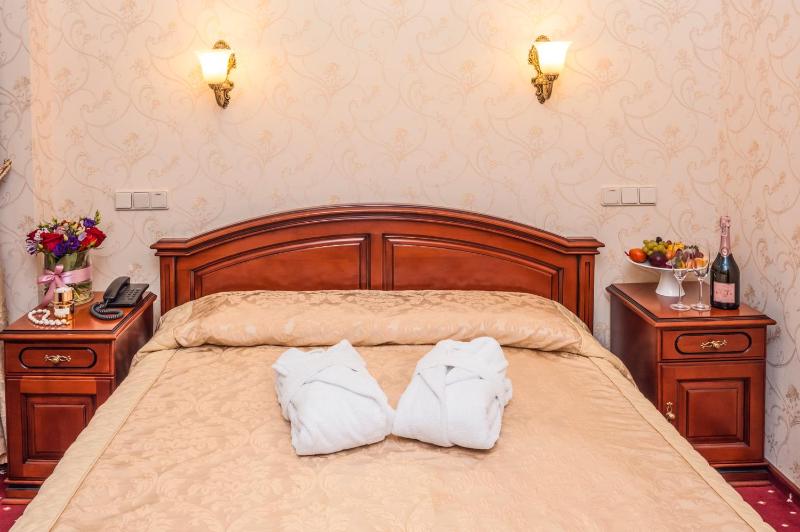 Deluxe Double Room (2 Adults + 1 Child) image 1