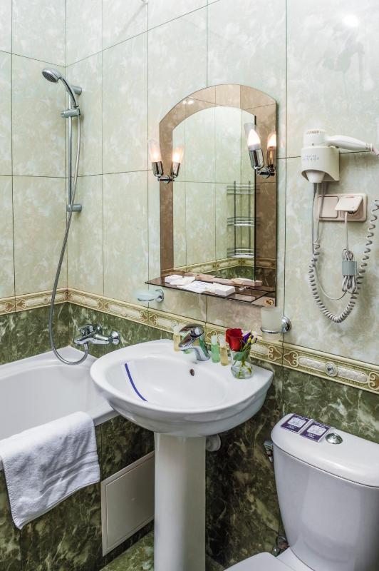 Deluxe Double Room (2 Adults + 1 Child) image 2