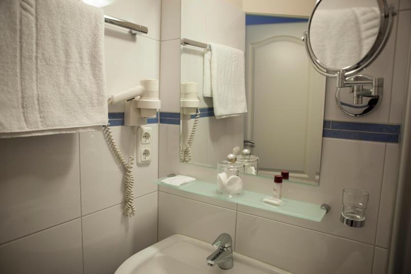 Large Double Room image 4