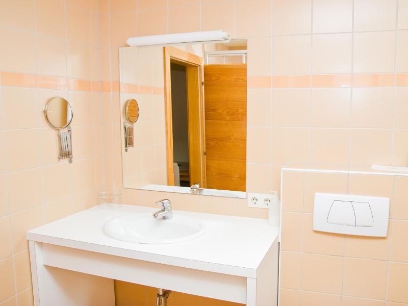 One-Bedroom Apartment image 2