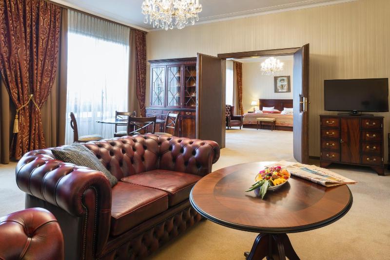 Premier Suite with River View image 3