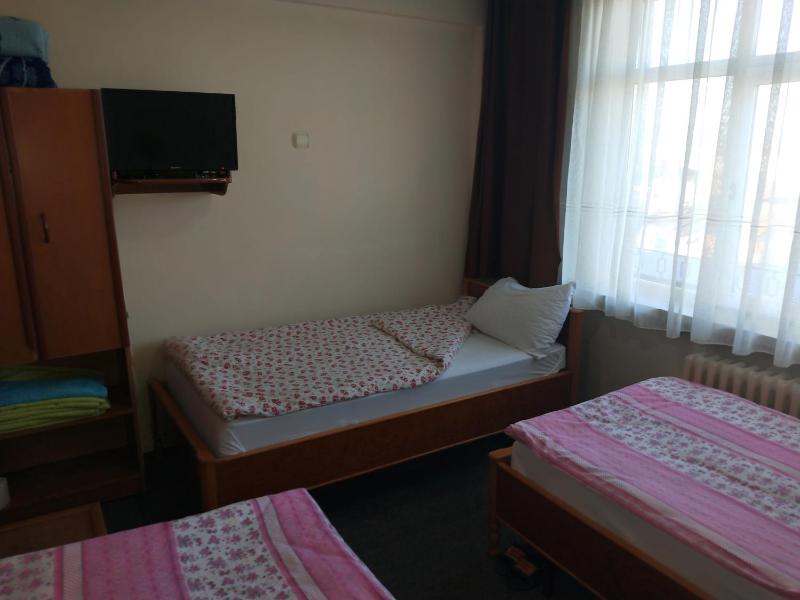 Budget Triple Room image 3