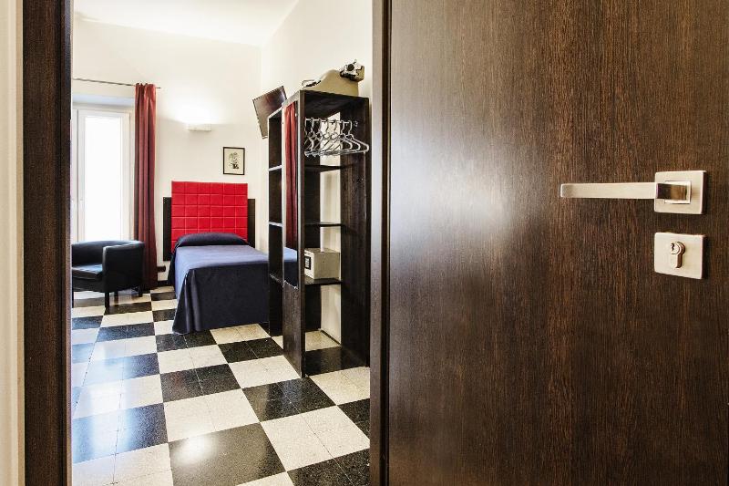 Superior Triple Room image 3