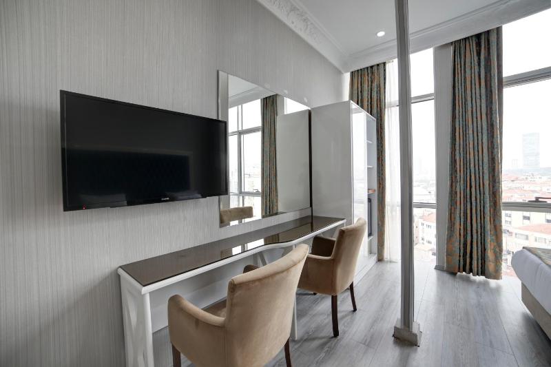 Superior Double or Twin Room image 3