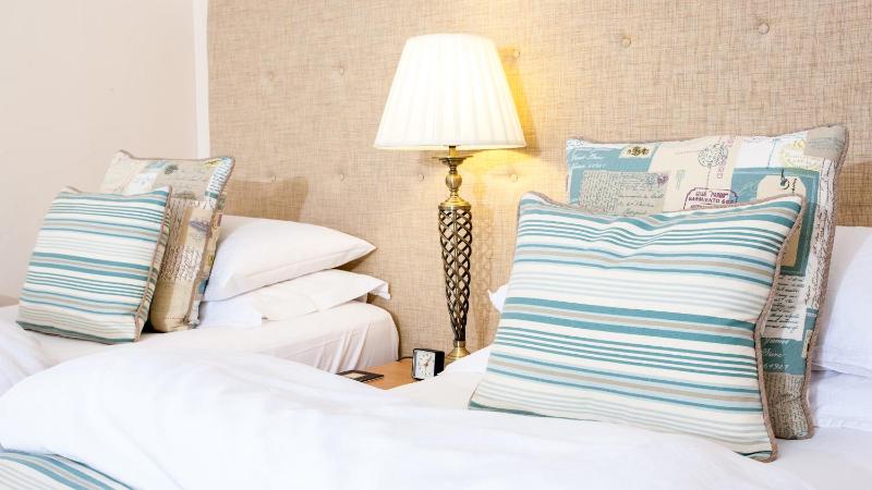 Deluxe Twin Room with Sea View image 4